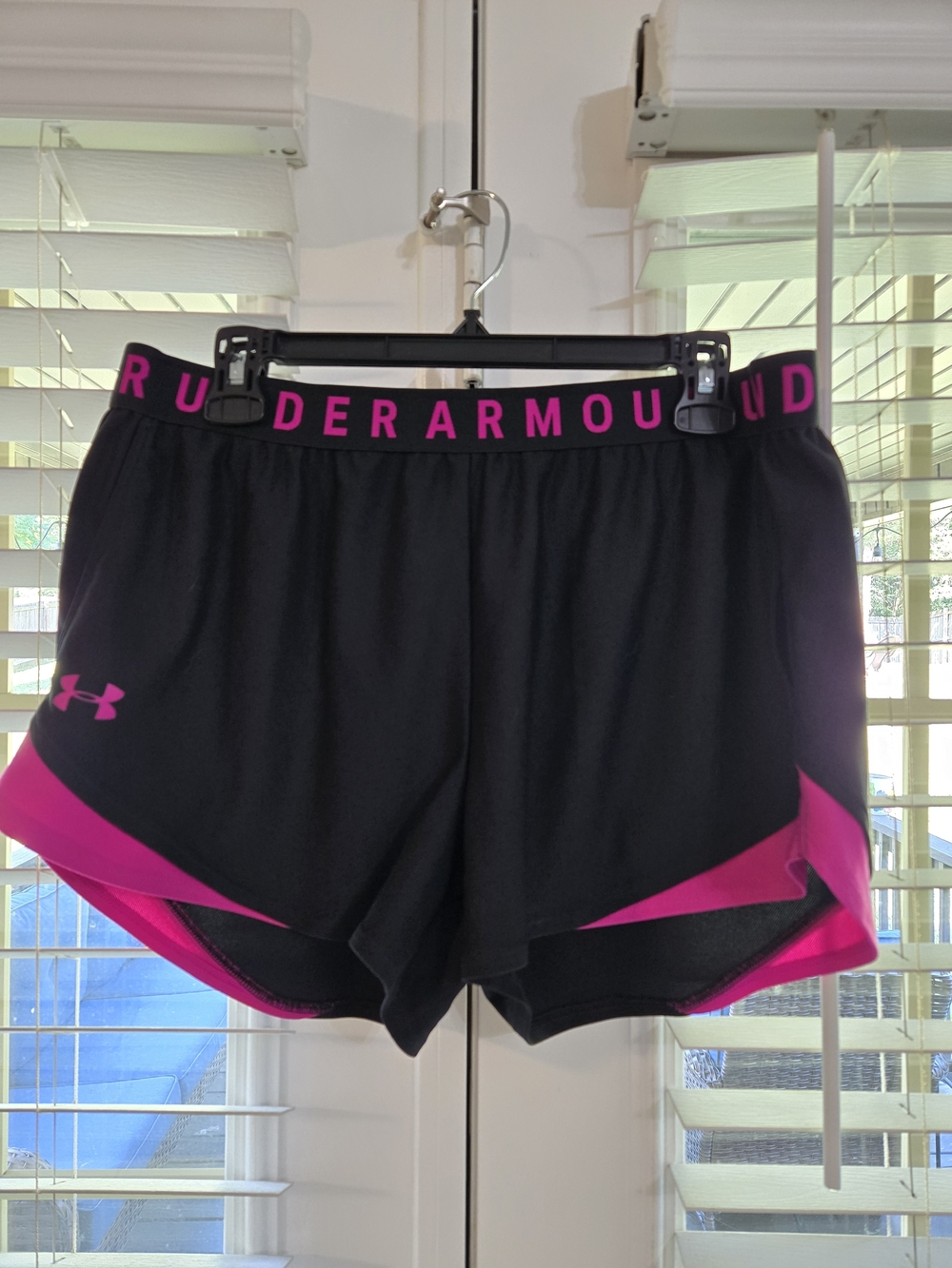 Under Armour Black & Hot Pink Women's Athletic Shorts Sz XL